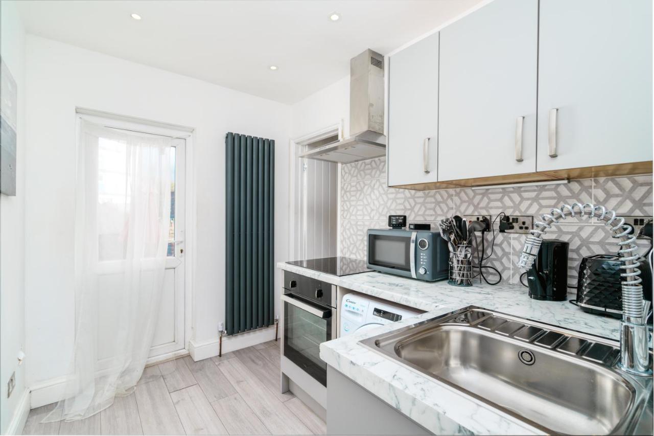 Modern 2 Bed Apartment Close To Westfield Stratford Mall With Garden Лондон Экстерьер фото