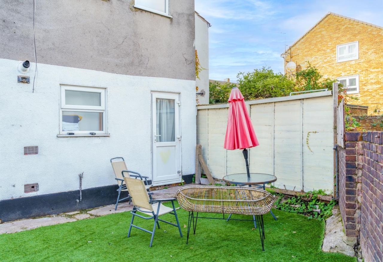 Modern 2 Bed Apartment Close To Westfield Stratford Mall With Garden Лондон Экстерьер фото